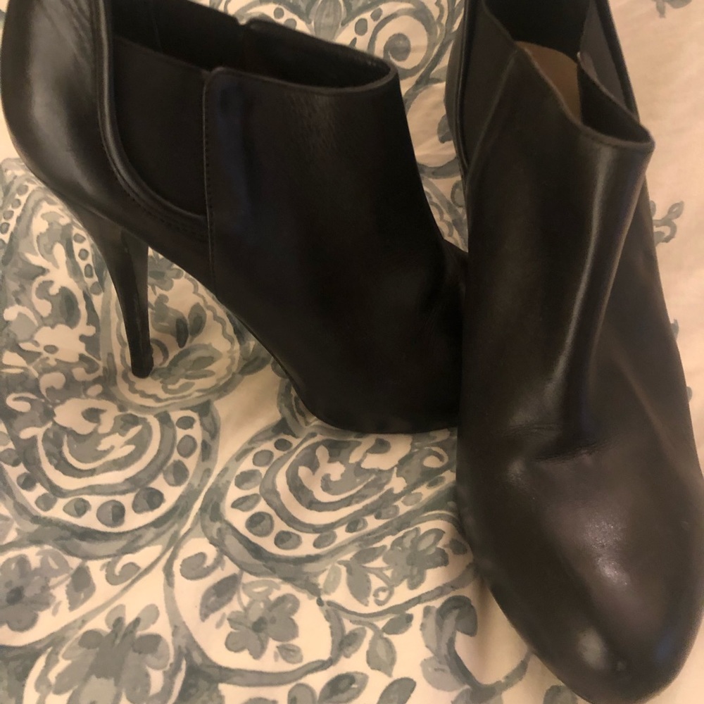 Guess Heeled booties